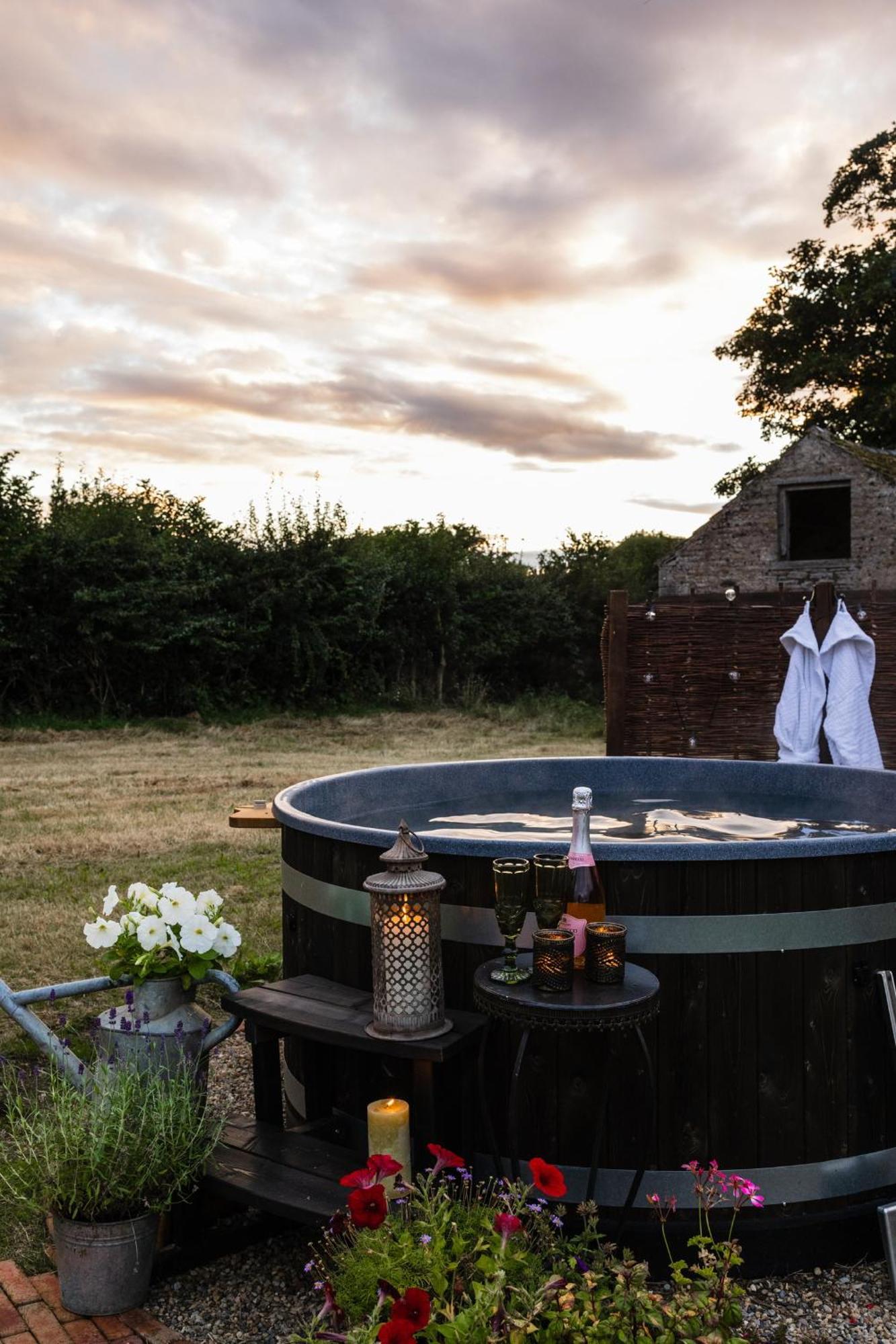 Toadland Shepherd Huts ダラム エクステリア 写真